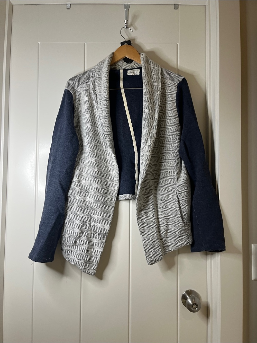 Lou & Grey Navy Sleeves with Light Gray Textured Open Cardigan